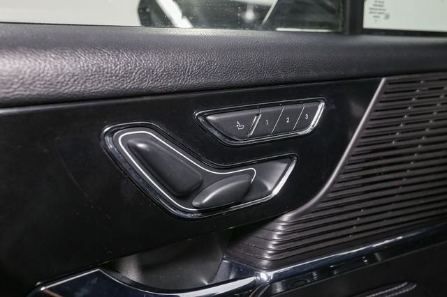 Used 2022 White Lincoln Standard image 35