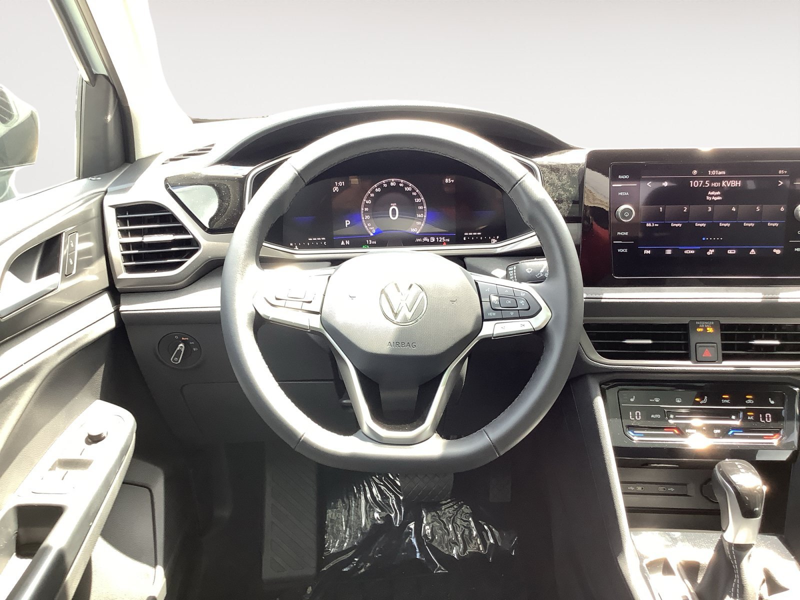 New 2026 Monument Gray w/Deep Black Roof Volkswagen SE Black image 15