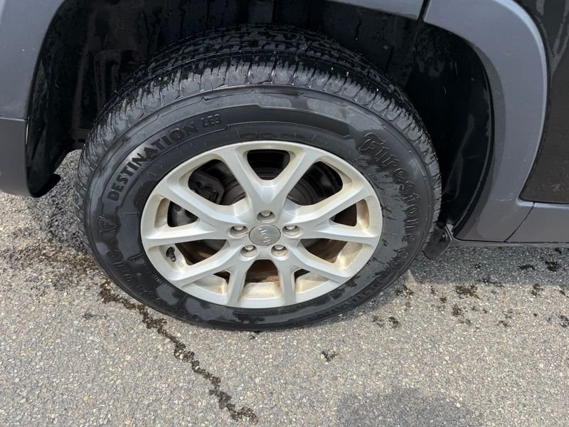 Used 2017 Black Jeep Latitude image 15