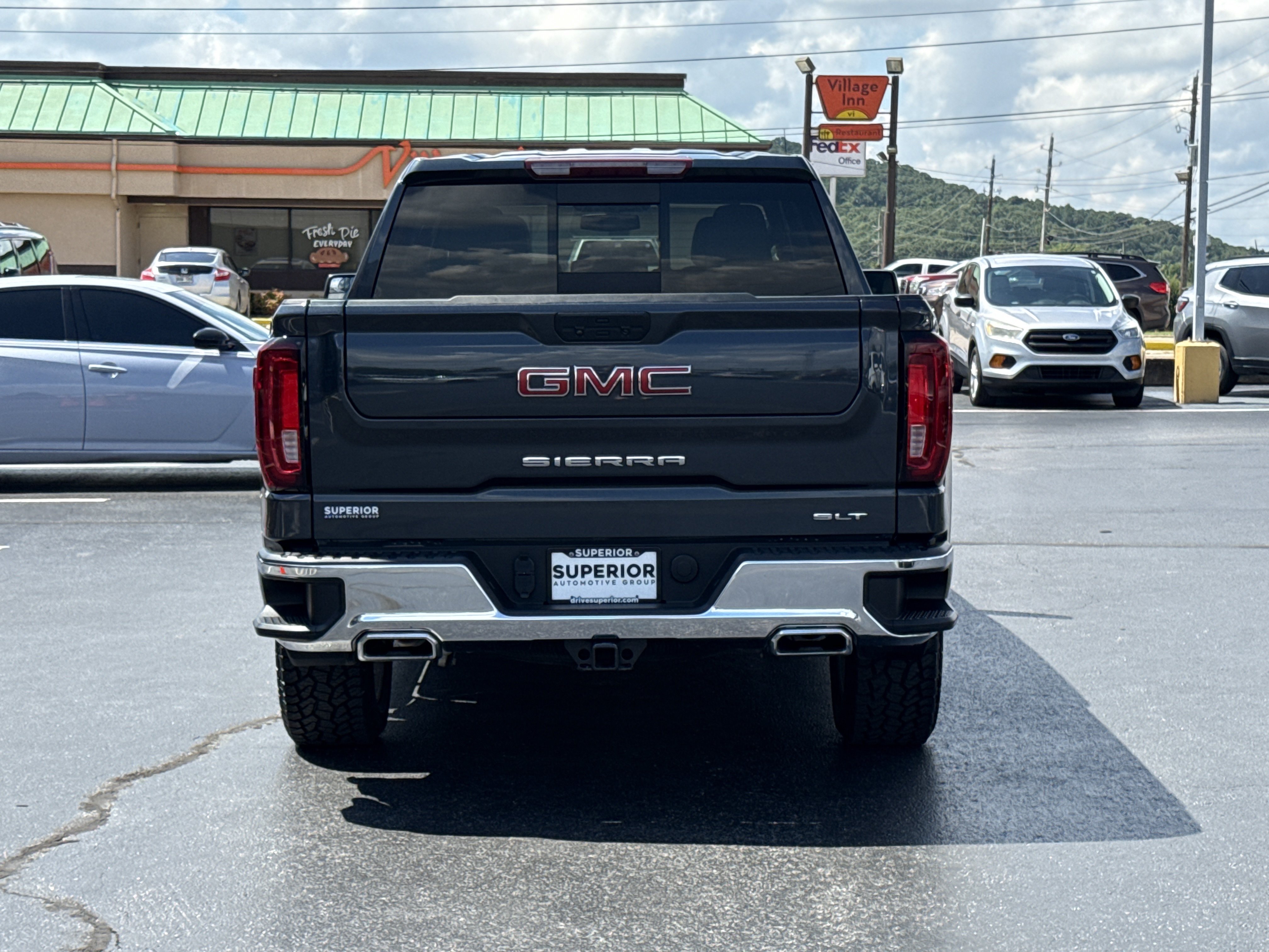 Used 2022 Dark Sky Metallic GMC SLT 4WD image 4