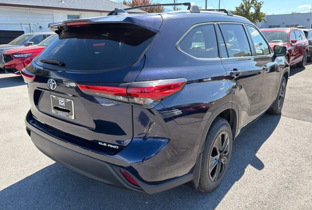 Used 2023 Blue Toyota XLE image 7