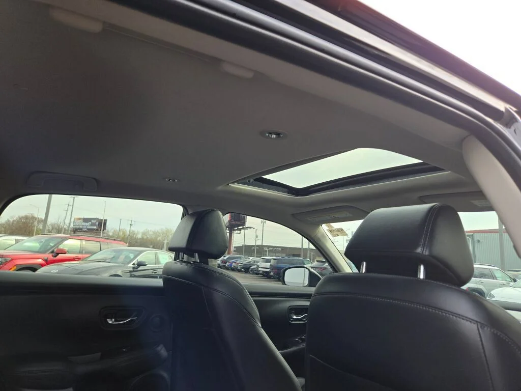 Used 2024  Honda EX-L image 10