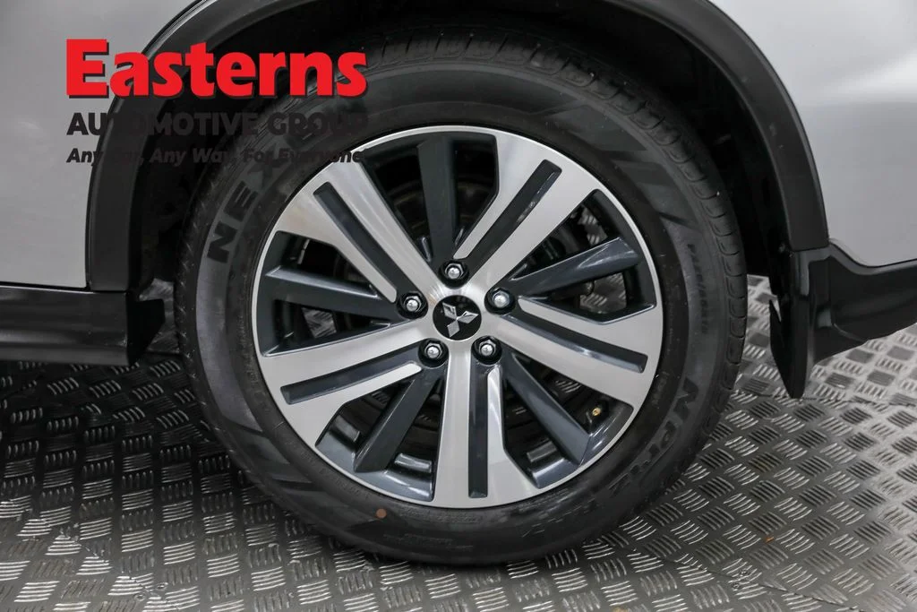 Used 2023 Silver Mitsubishi 2.0 ES image 31
