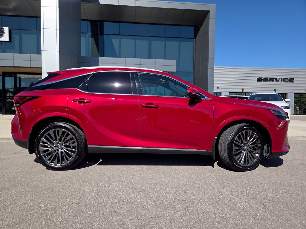 Certified Used 2026 MATADOR RED MICA Lexus 350h Luxury image 31