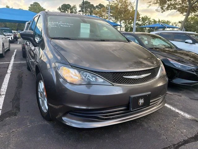 Used 2017 Crystal Metallic Chrysler Touring image 2