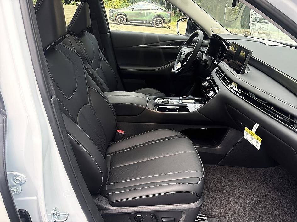 New 2027 Radiant White INFINITI LUXE image 21