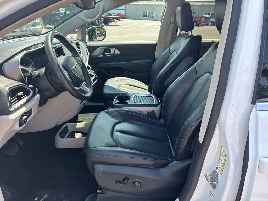Used 2024 Bright White Clea Chrysler Touring L image 22