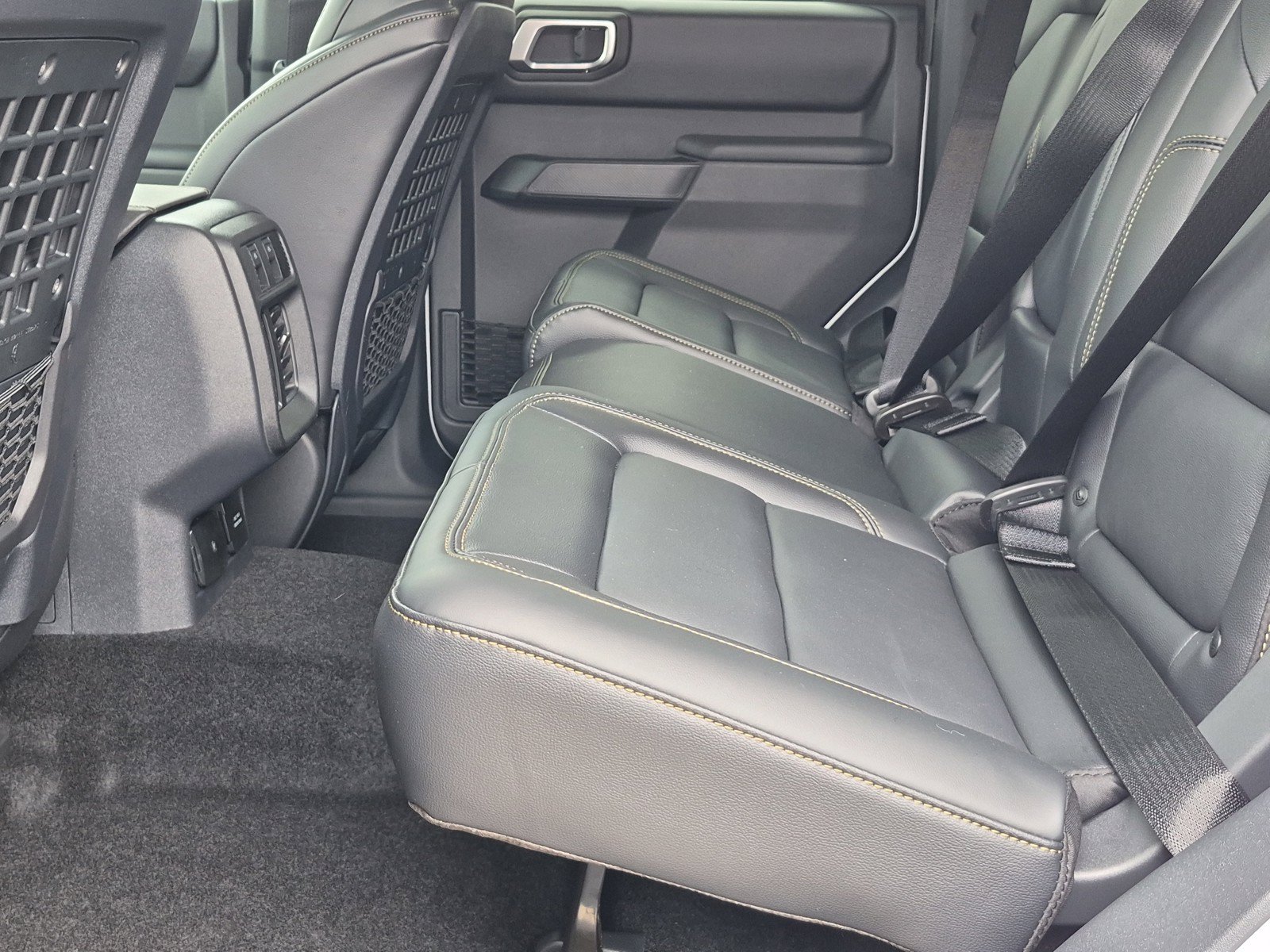 New 2026 Oxford White Ford Badlands® image 17