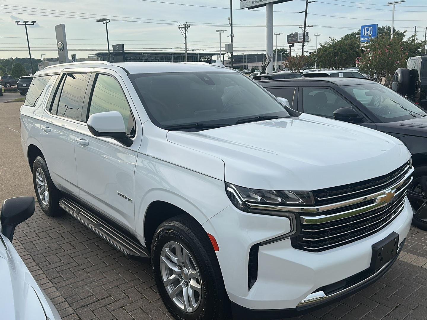 Used 2023 Summit White GMC SLE image 3