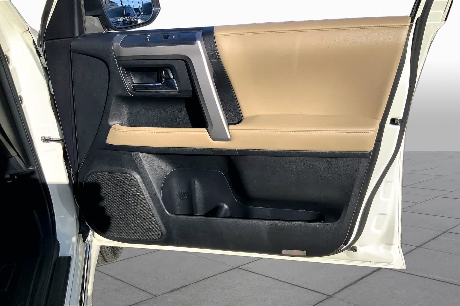 Used 2014 Blizzard Pearl Toyota Limited image 22