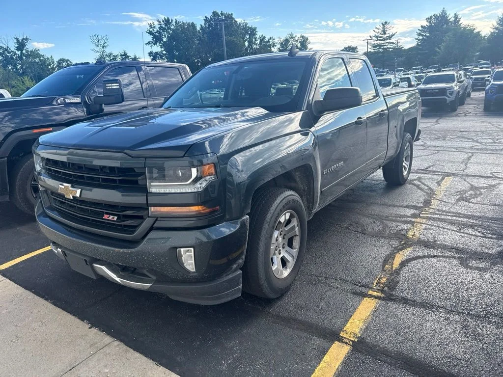 Used 2018 Gray Chevrolet LT image 1