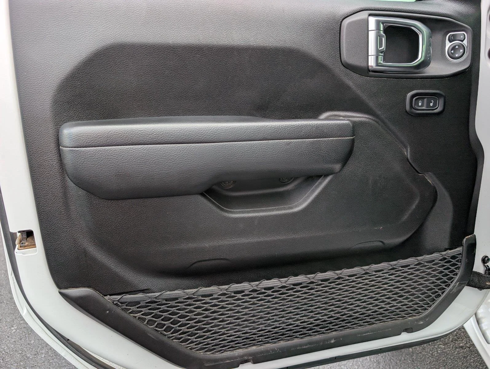 Used 2025 Bright White Clearcoat Jeep Sport S image 16