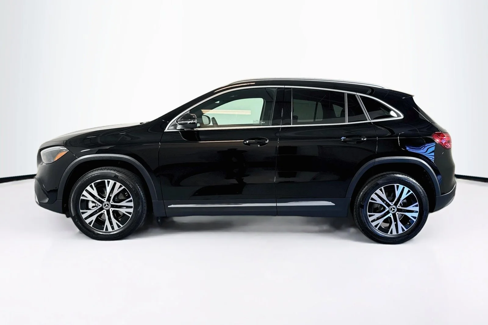Used 2026 Night Black Mercedes-Benz GLA 250 image 8