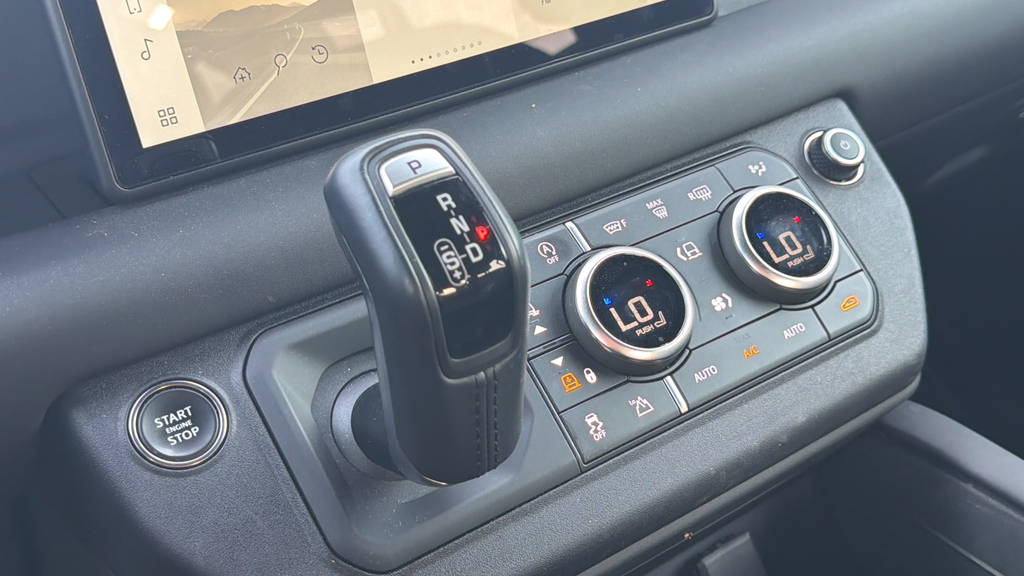 Used 2024 Black Land Rover X-Dynamic SE image 21