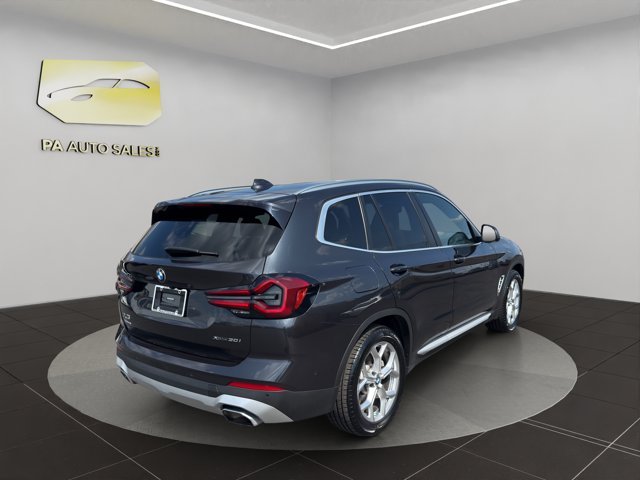 Used 2023 Dark Graphite Metallic BMW xDrive30i image 7