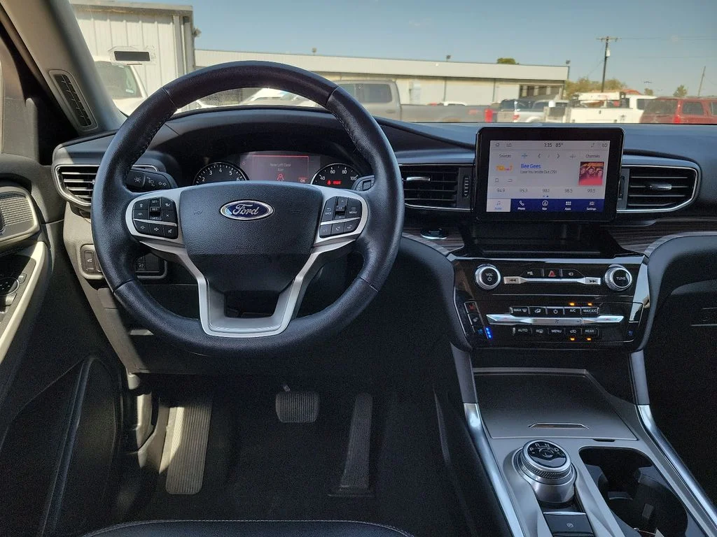 Used 2023 Black Ford Limited image 17