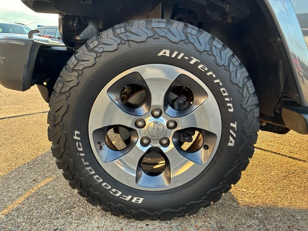 Used 2016 Gray Jeep Unlimited Sahara image 27