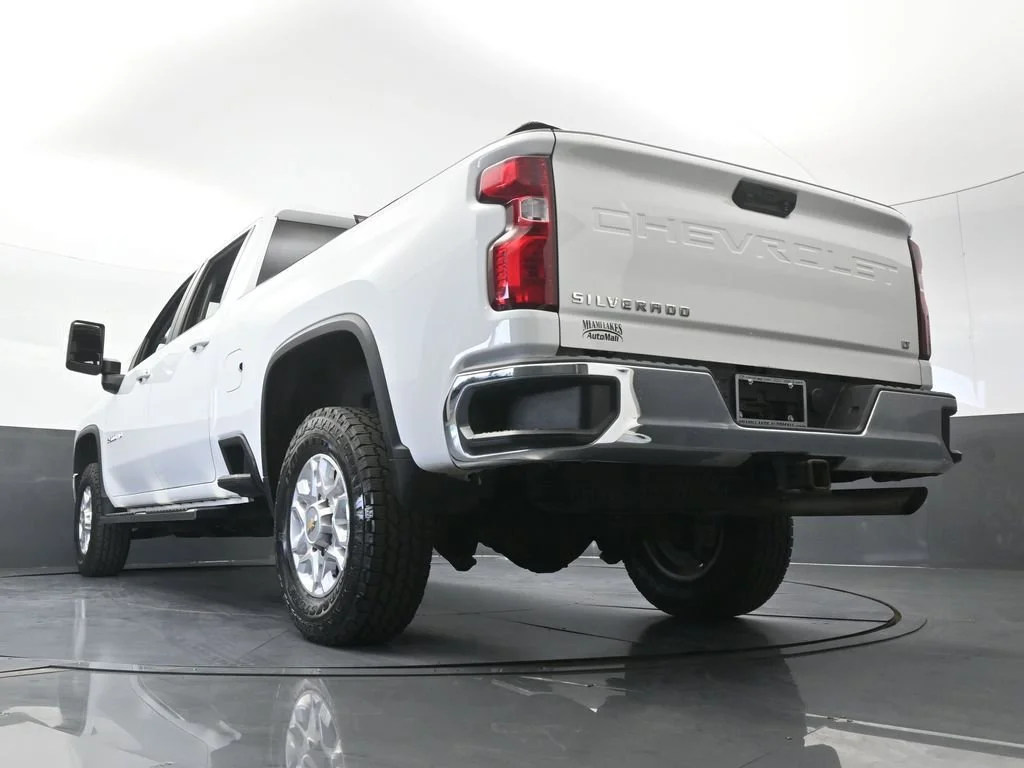 Used 2022 Summit White Chevrolet LT image 53