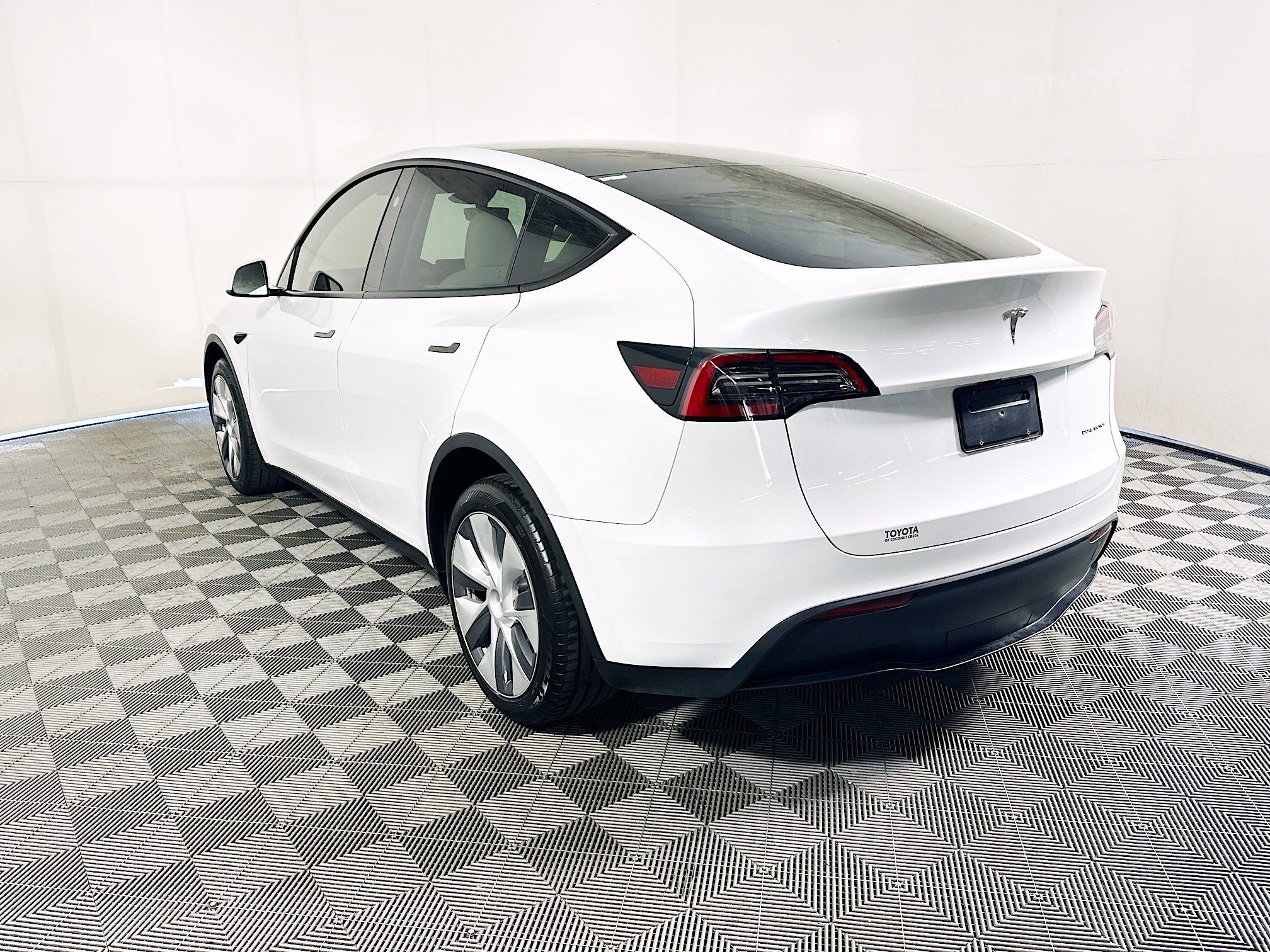 Used 2024 White Tesla Long Range image 5