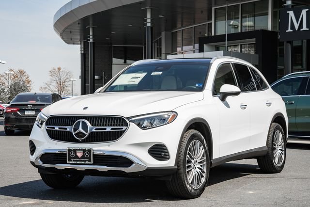New 2026 Polar White Mercedes-Benz GLC 300 image 3
