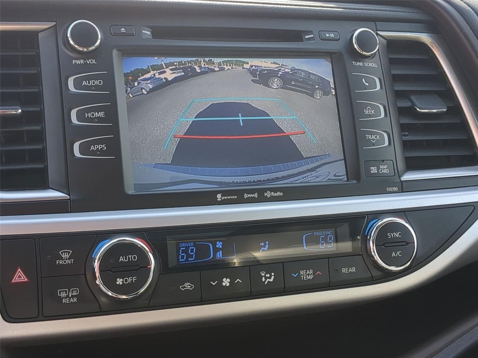 Used 2019  TOYOTA  image 25