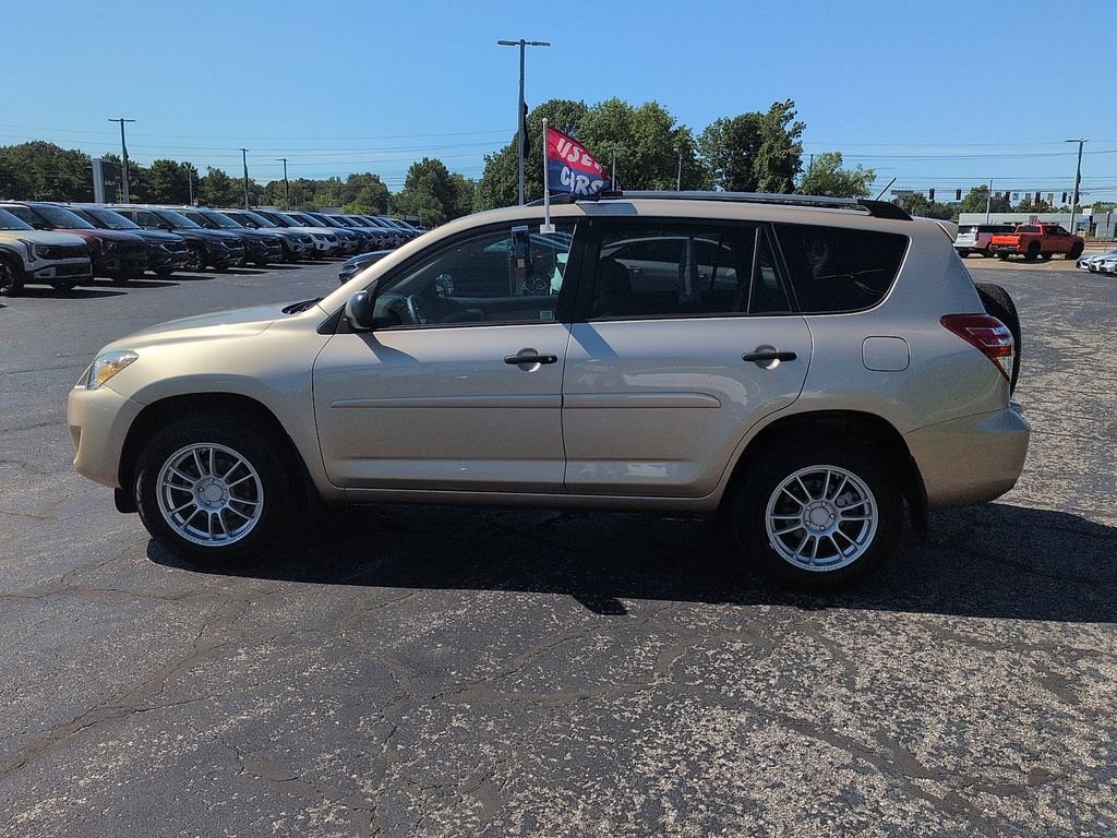 Used 2010  Toyota Base image 4