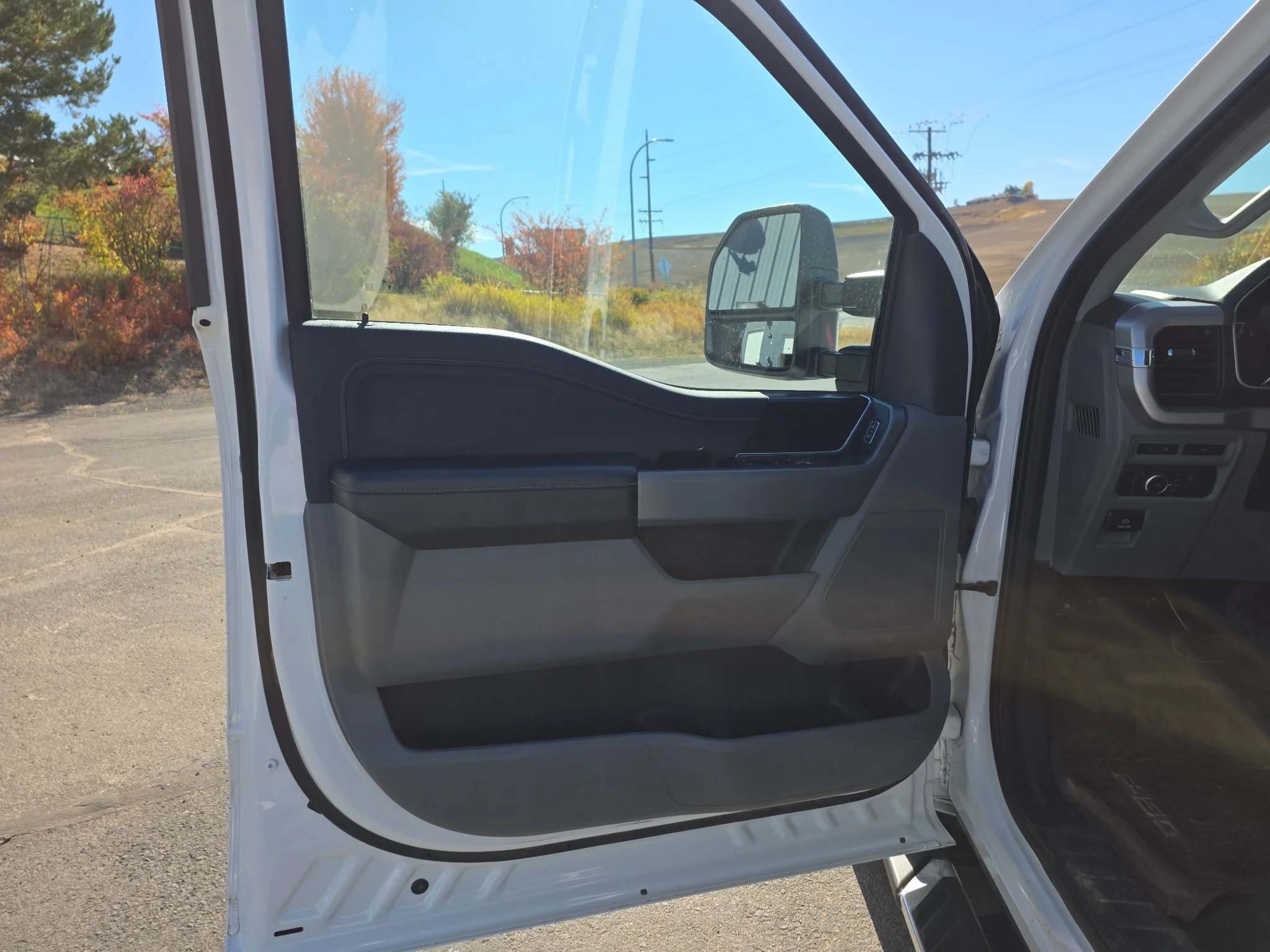 Certified Used 2023 Oxford White Ford XLT image 14