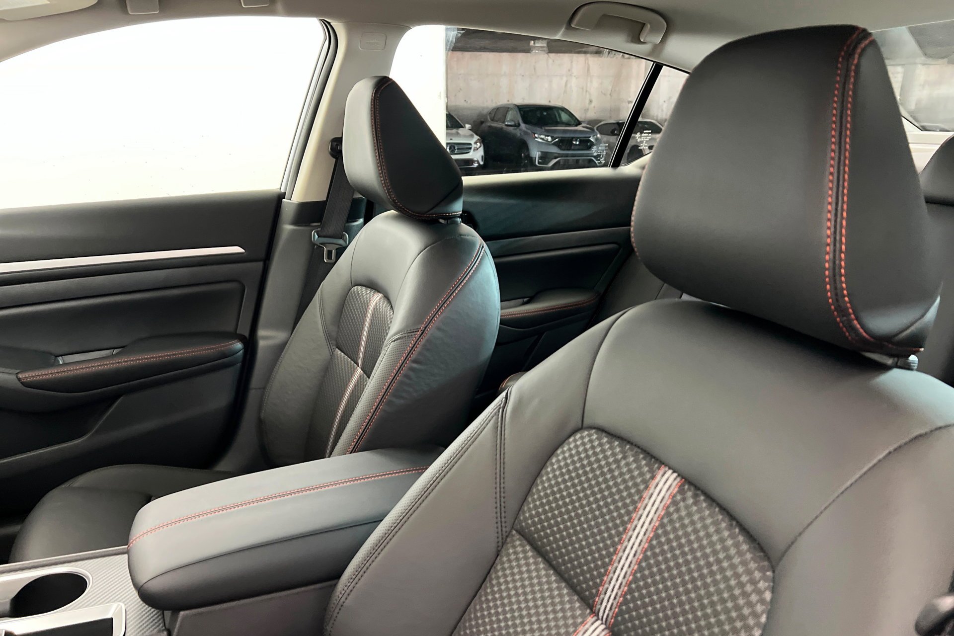New 2026 Gray Sky Pearl / Super Black Two-tone Nissan SR image 17
