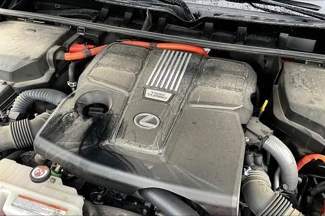 Used 2025 Green Lexus 700h Overtrail image 32