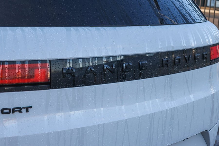 New 2026 Borasco Grey LAND ROVER Dynamic SE image 12