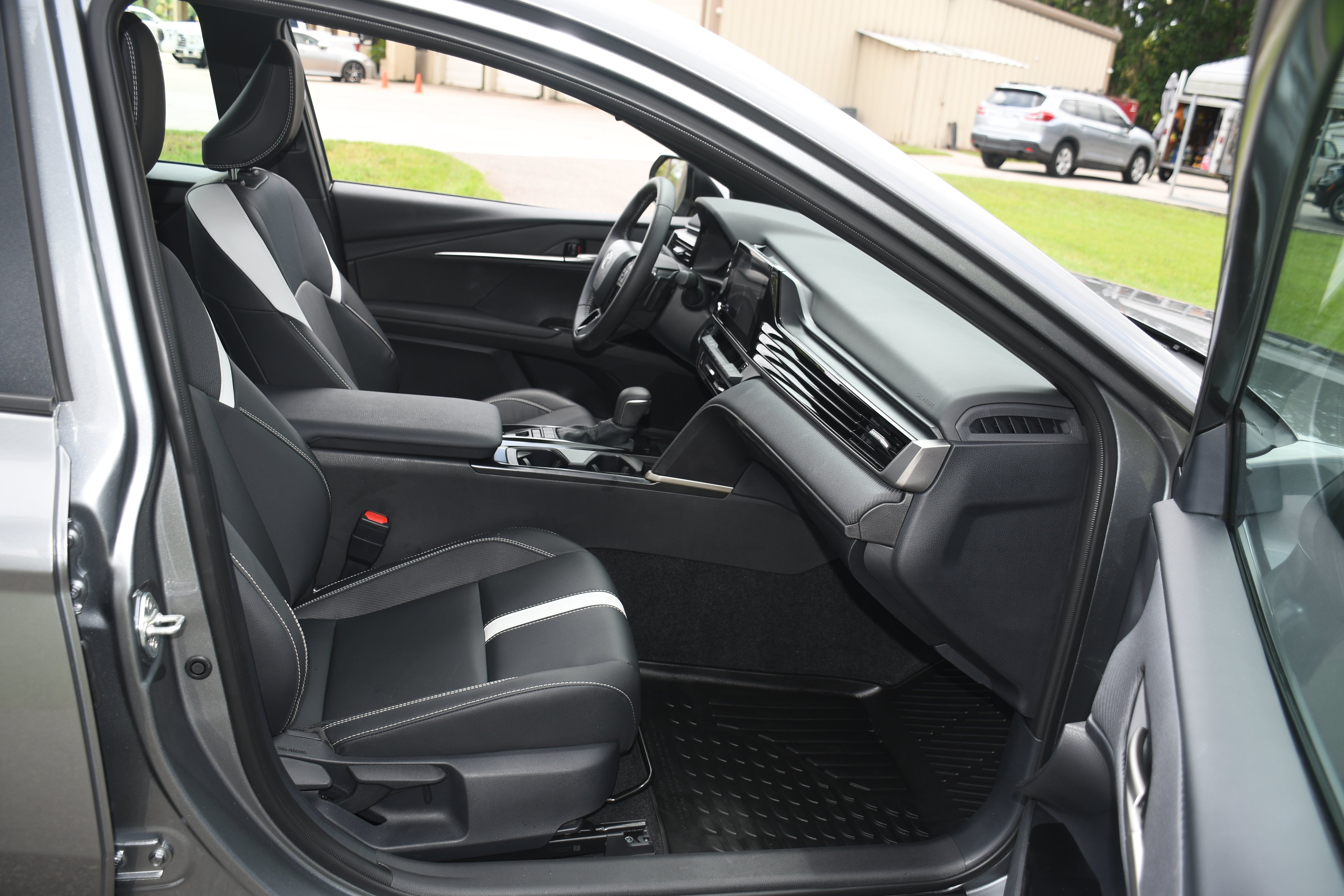 Used 2026  Toyota SE image 19