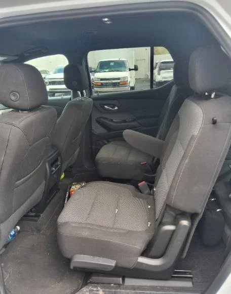 Used 2023 Summit White Chevrolet LT Cloth image 3