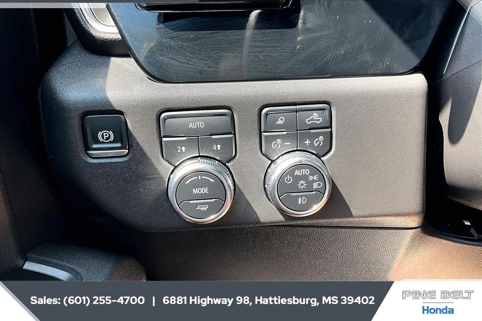 Used 2025 Sterling Metallic GMC SLT image 22