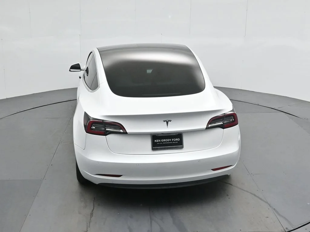 Used 2020  Tesla Standard Range Plus image 36