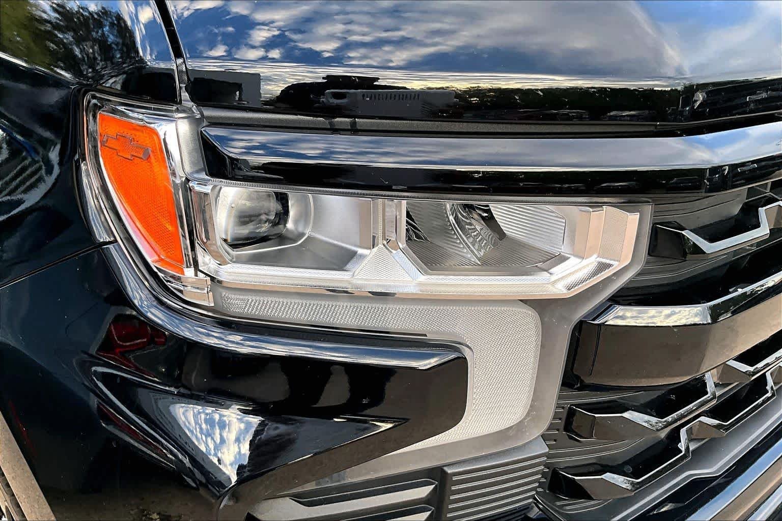 Used 2025 Black Chevrolet RST image 27