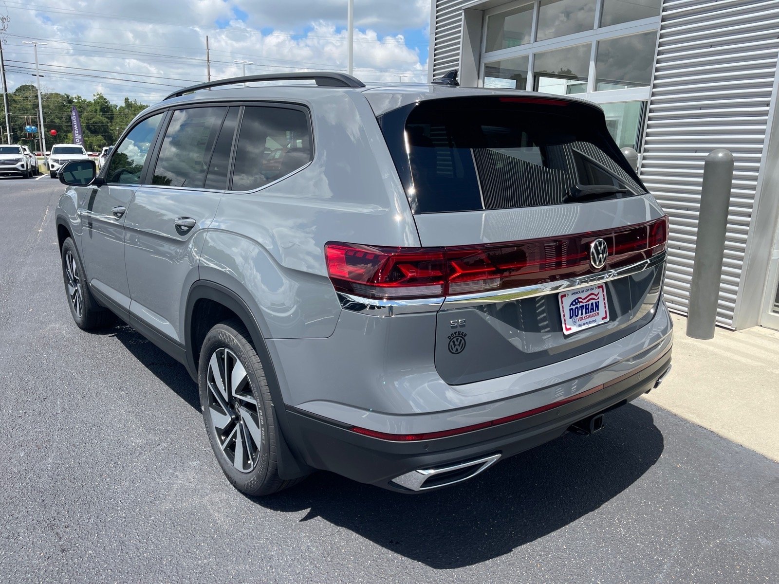 New 2026 Pure Gray Volkswagen SE image 13