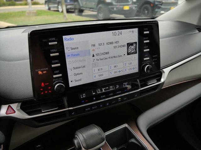 Certified Used 2022 WIND CHILL PEARL Toyota  image 23