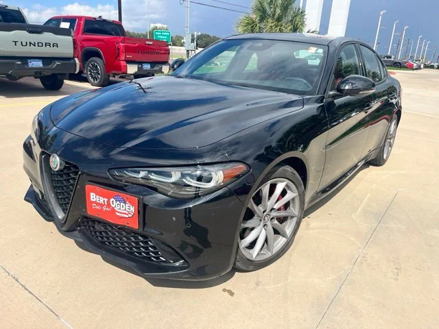 Used 2024  Alfa Romeo Base image 3