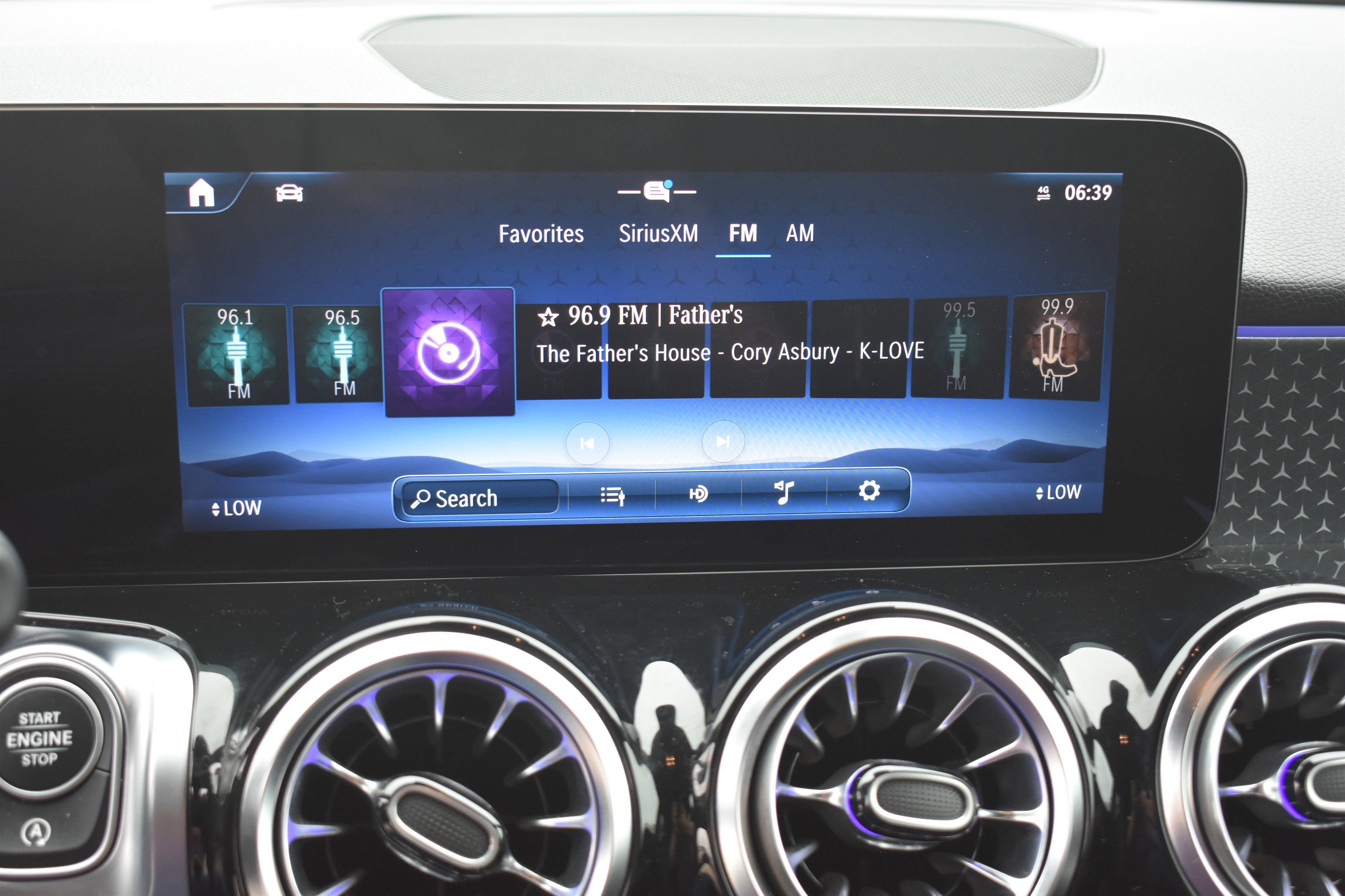 Used 2024  Mercedes-Benz GLB 250 image 24