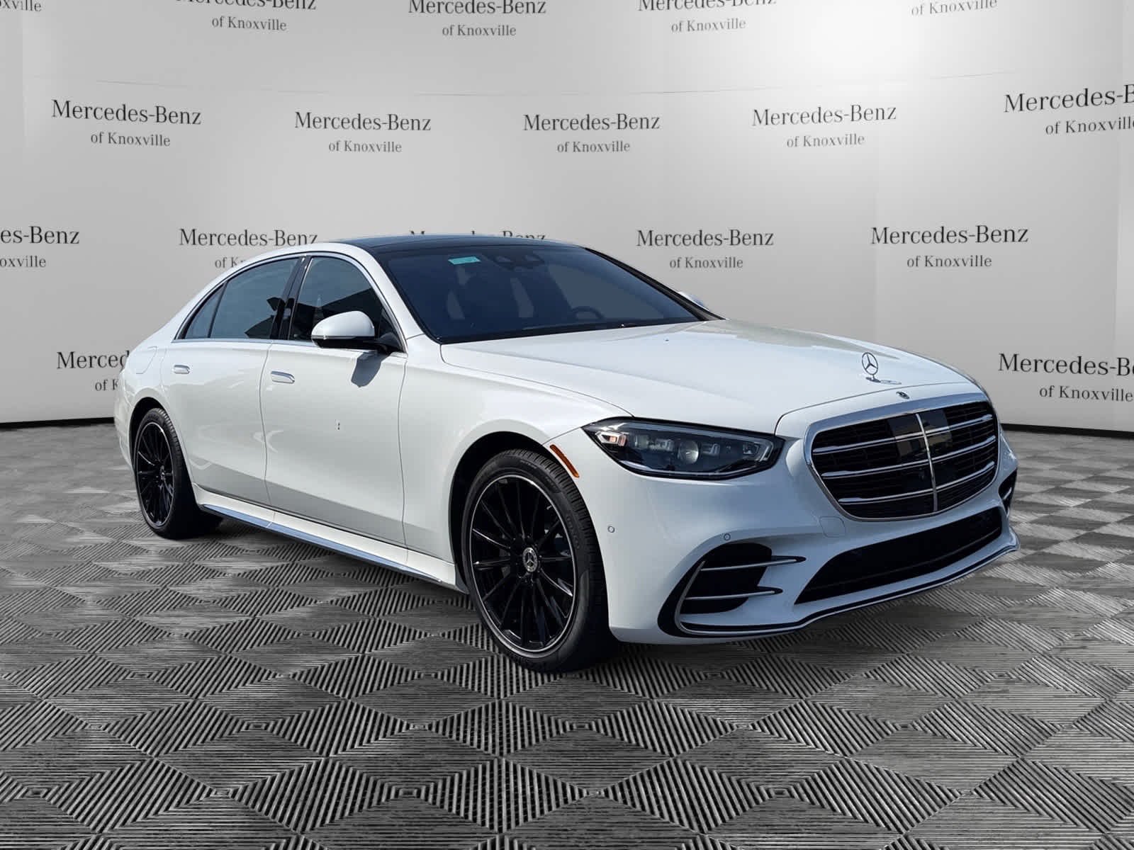 New 2026 MANUFAKTUR Moonlight White Metallic Mercedes-Benz S 500 image 7