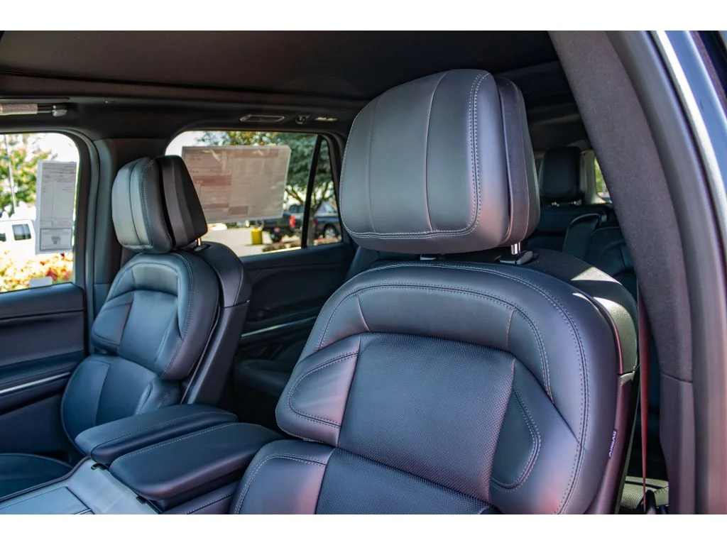 New 2026 Infinite Black Metallic Clearcoat Lincoln Reserve image 41