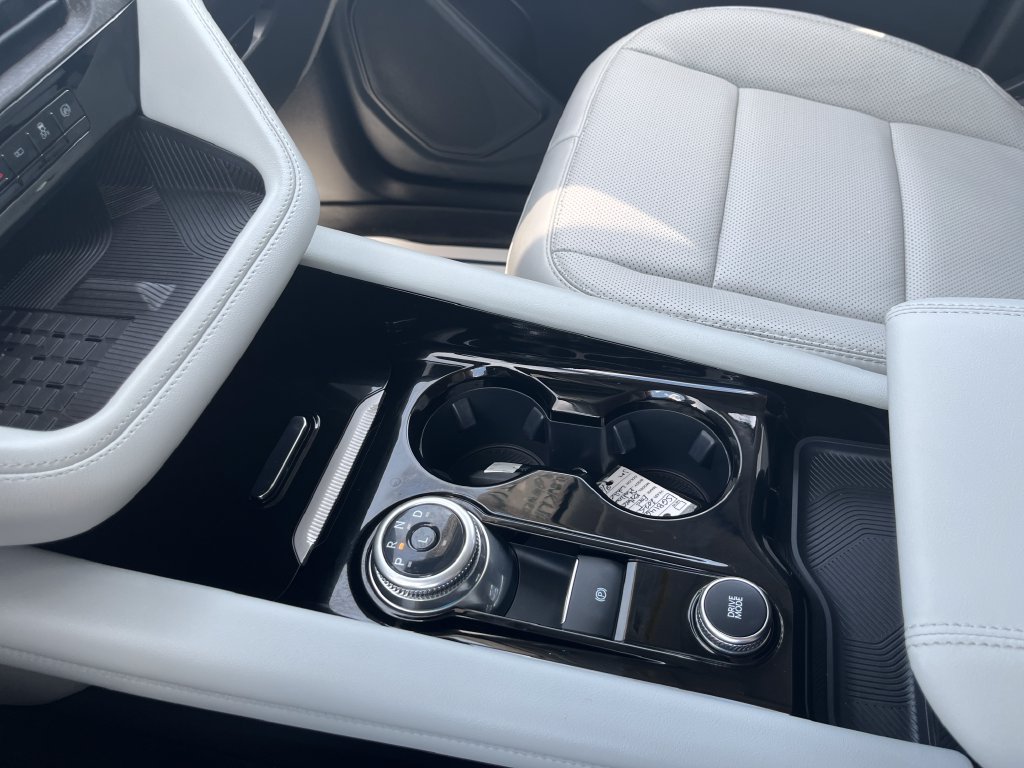 Used 2025 White Ford Platinum image 20