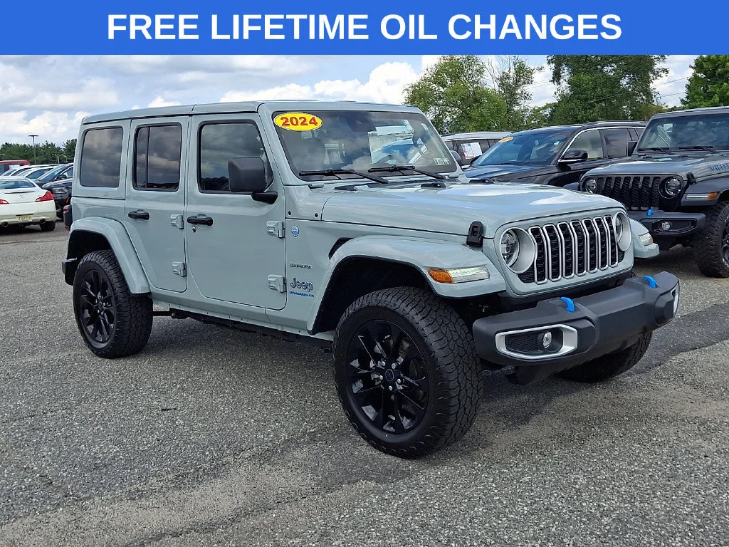 Used 2024 Earl Clearcoat Jeep Sahara image 1