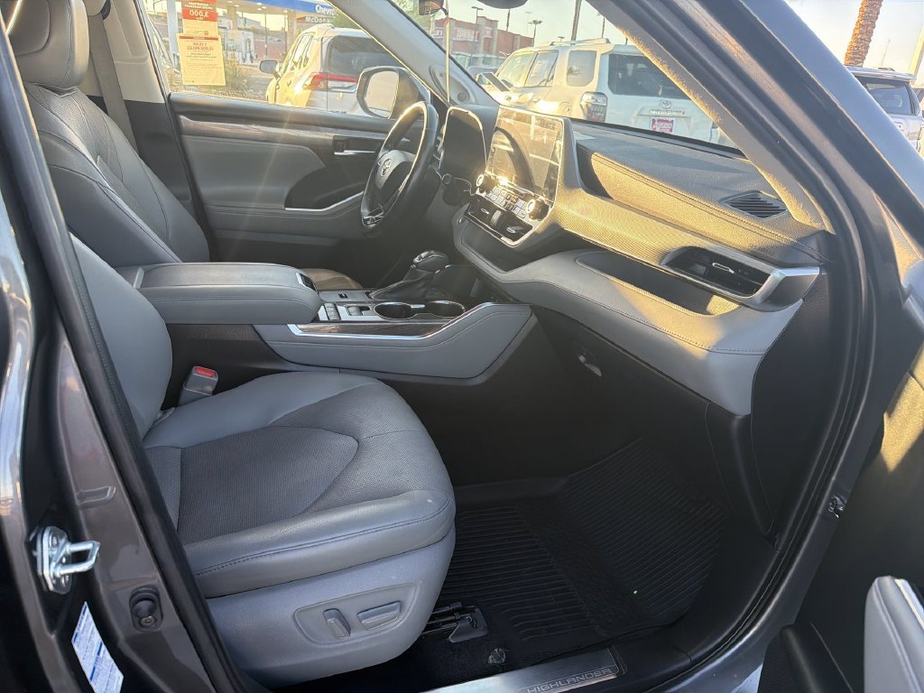 2021 Toyota Highlander Platinum - Photo 28