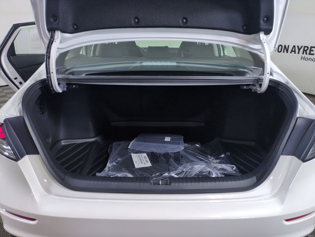 New 2026 Platinum White Pearl Honda SE image 22