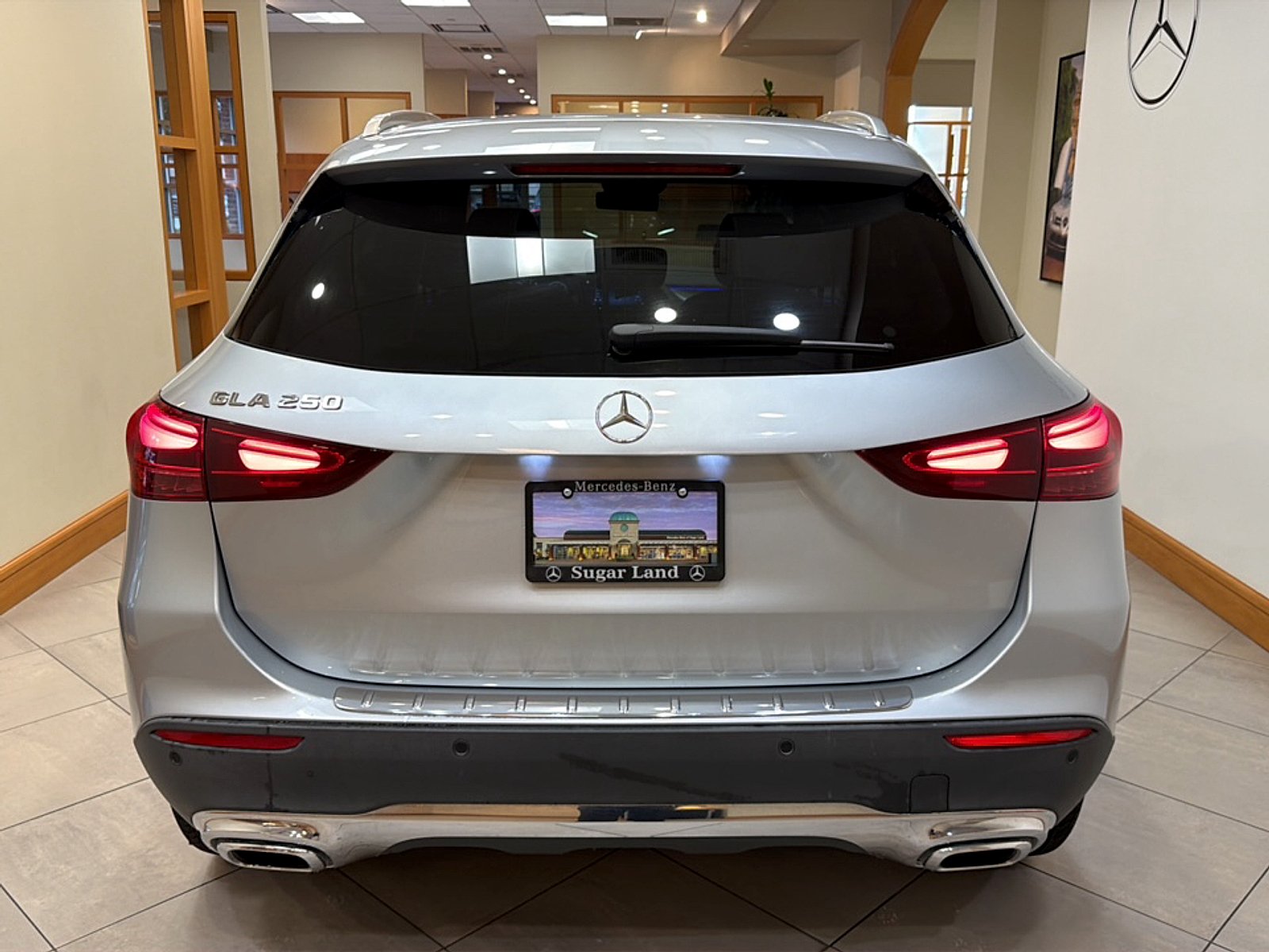 Used 2025 Cirrus Silver Metallic Mercedes-Benz 4MATIC® image 5