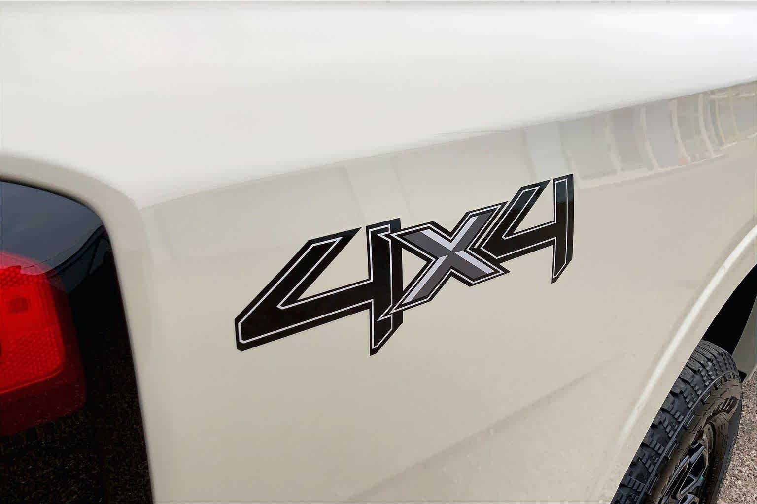 Used 2025 Desert Sand Ford XLT image 10