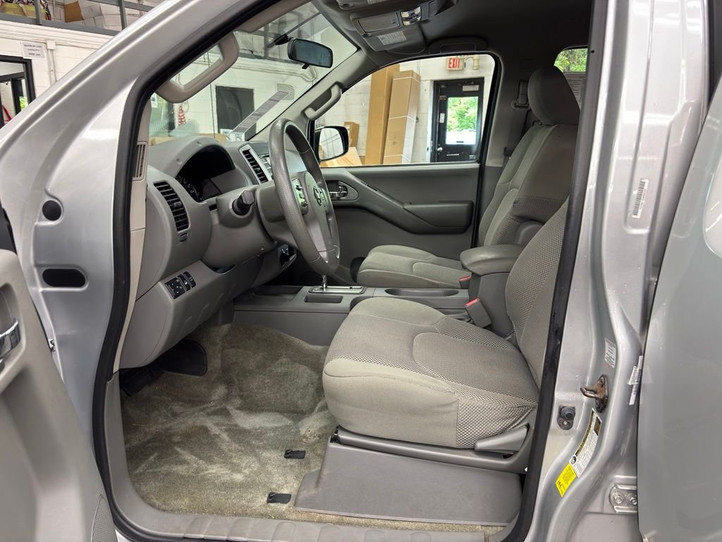 Used 2014 Silver Nissan SV image 14