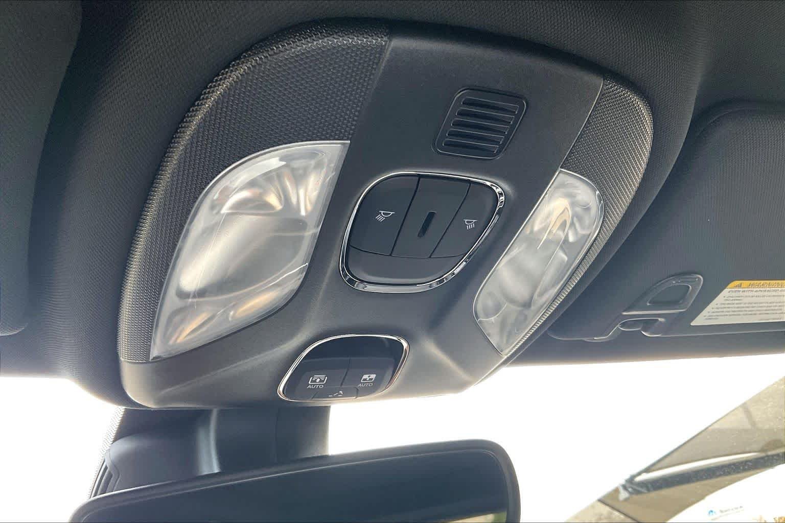 Used 2025 Diamond Black Crystal Pearlcoat Jeep Limited image 34