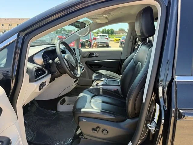 Used 2023 Black Chrysler Touring L image 12